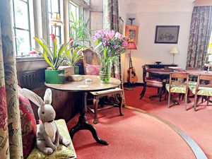 Lounge- click for photo gallery